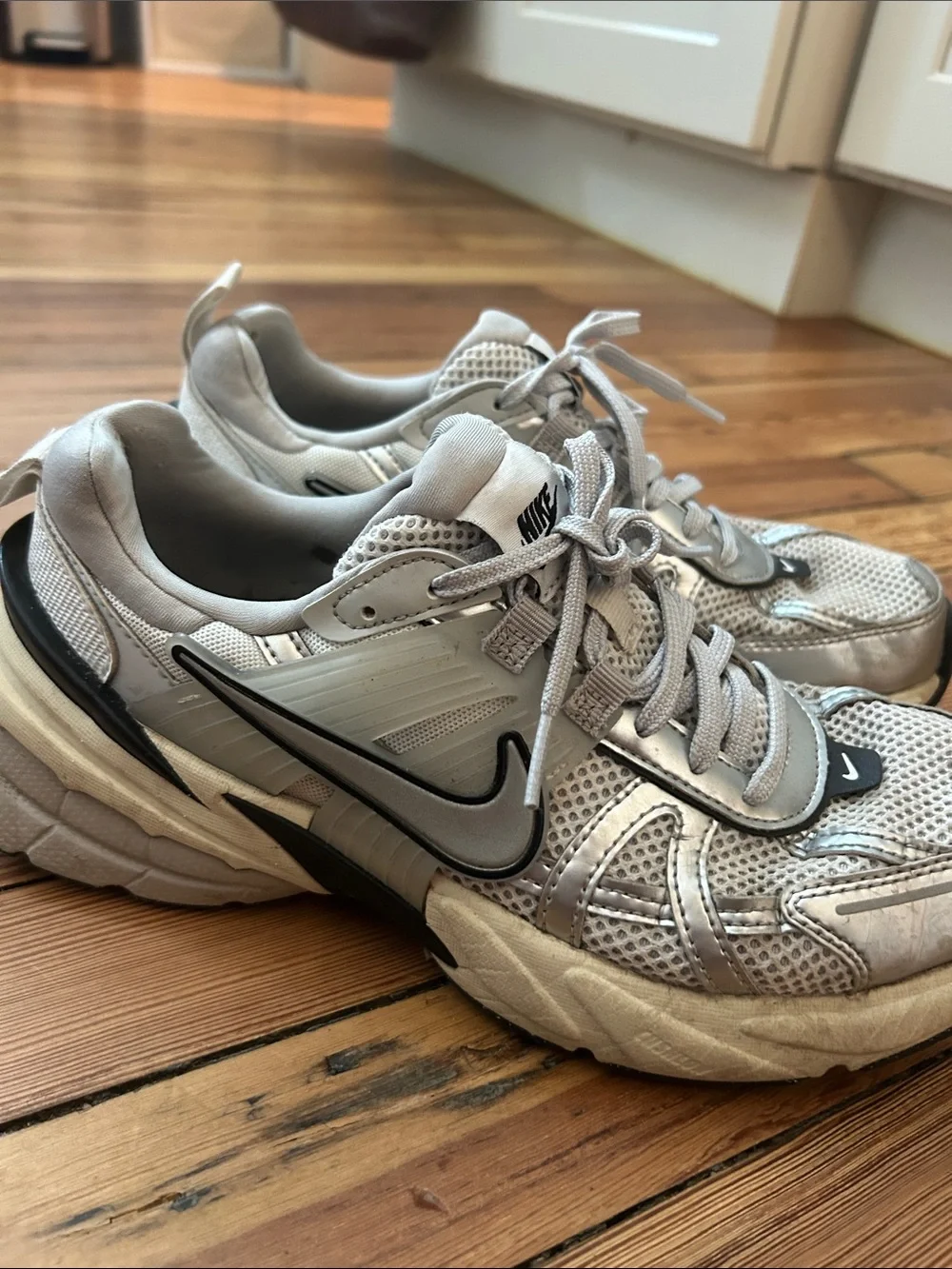 Nike Women's Silver and Light Gray Mesh Leather Running Shoes - Picture 4 of 6